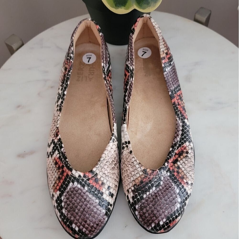 NWOT Naturalizer flexy flat multi desert snake leather
